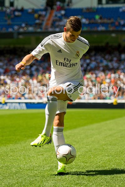 Gareth Bale joins Real Madrid Bernabeu 2013