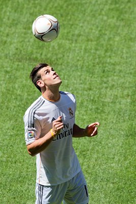 Gareth Bale joins Real Madrid Bernabeu 2013