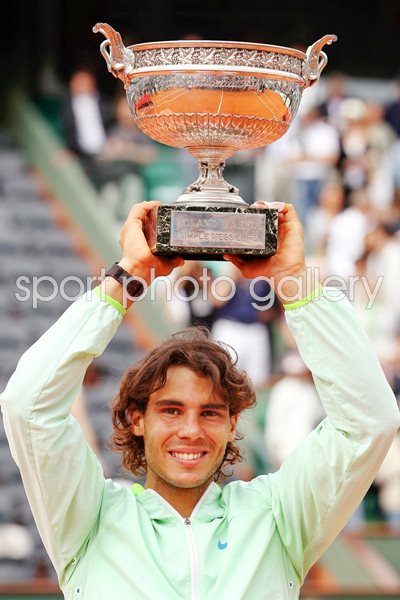 Rafael Nadal with 2010 French Open trophy