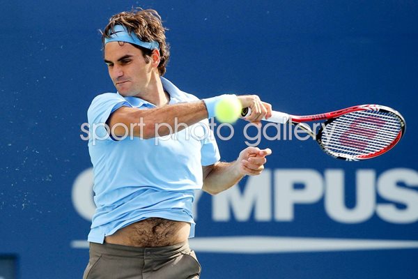 Roger Federer returns a shot: US Open 2010, Day 6