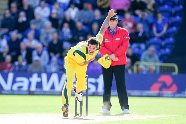 Clint McKay Australia bowls v England ODI 2013