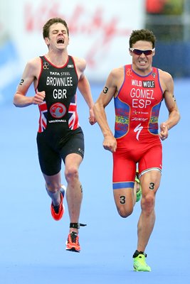 Javier Gomez beats Jonny Brownlee World Triathlon London 2013