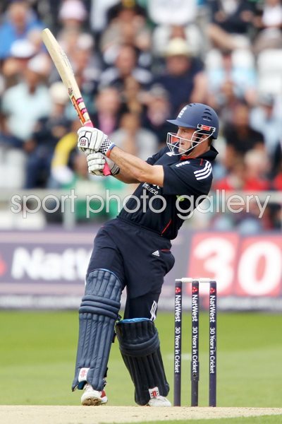 Andrew Strauss Pull Shot v Pakistan 2010