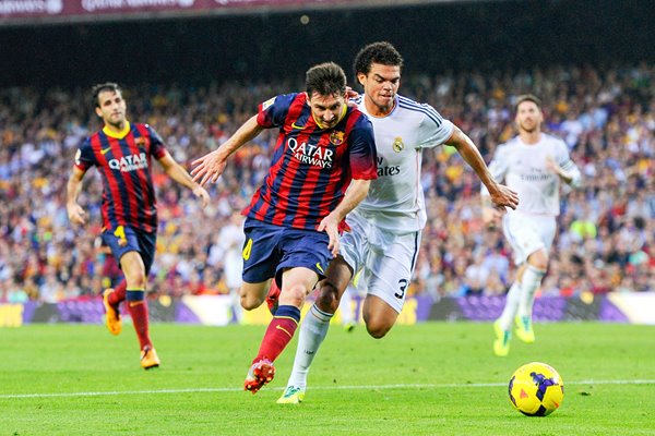 Lionel Messi and Pepe duel for the ball - La Liga 2013