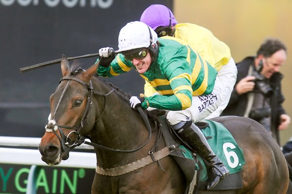 A.P. McCoy Mountain Tunes 4000th winner Towcester 2013