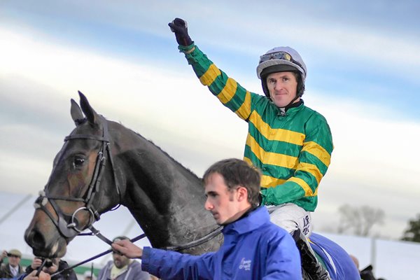 AP McCoy Mountain Tunes 4000th winner Towcester 2013