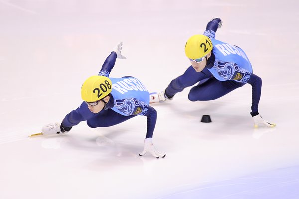 Victor An leads Vladimir Grigorev Short Track Speed Skating 2013