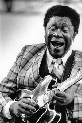 B B King plays the blues