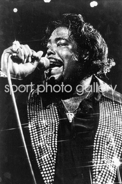 Barry White performing