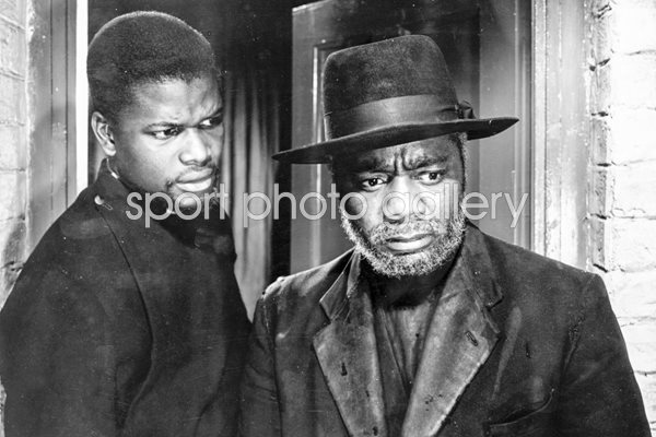 Poitier Consoles
