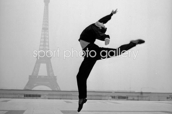 Dancing in Paris Eiffel Tower