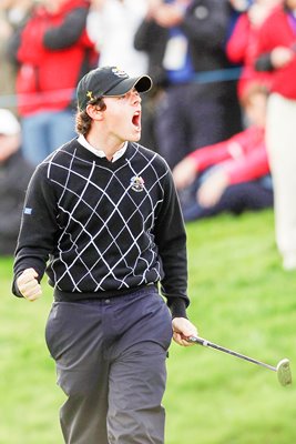 Rory McIlroy celebrates vital putt on 17th 
