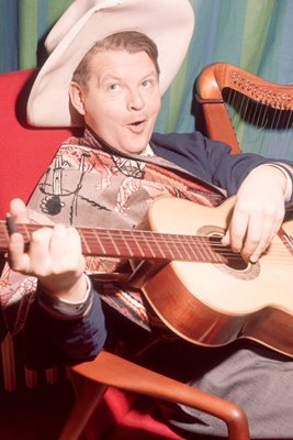 Benny Hill Guitar 1970