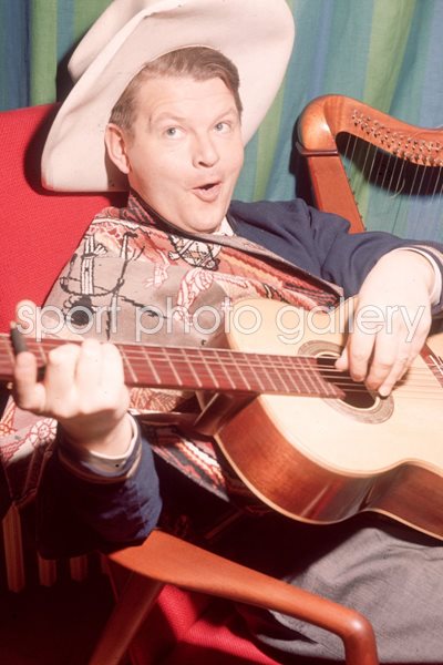 Benny Hill Guitar 1970