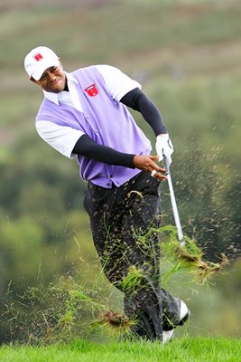 Tiger Woods hacks out - 11th hole Day 2 Foursomes