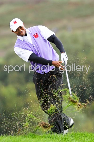 Tiger Woods hacks out - 11th hole Day 2 Foursomes