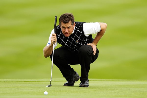 Lee Westwood stalks a putt - Dat 2 Foursomes