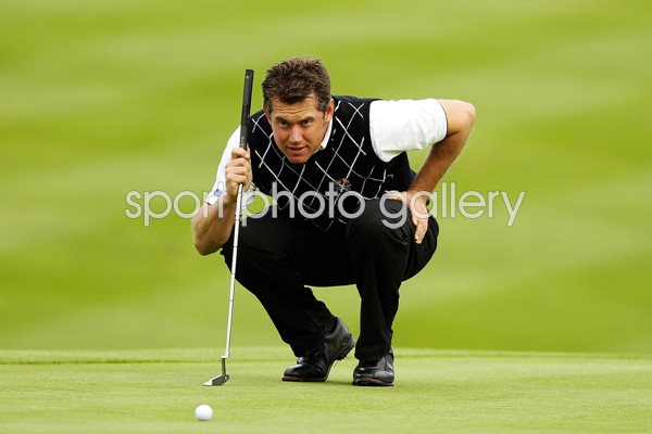 Lee Westwood stalks a putt - Dat 2 Foursomes