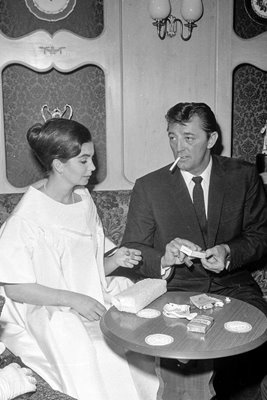 Robert Mitchum and Jean Simmon 1960