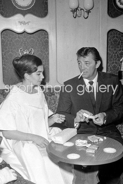 Robert Mitchum and Jean Simmon 1960
