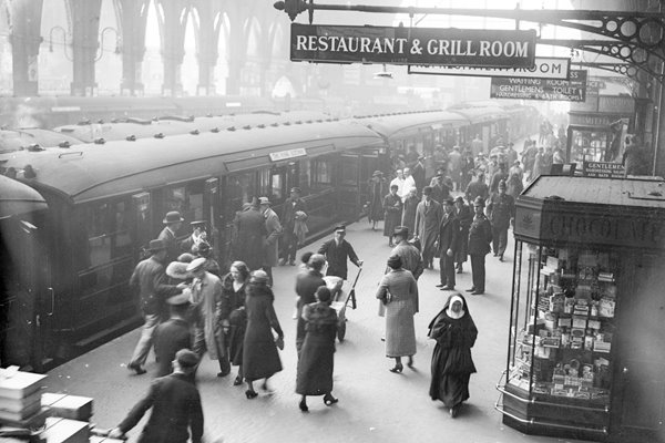Flying Scotsman at King's Cross Station 1935