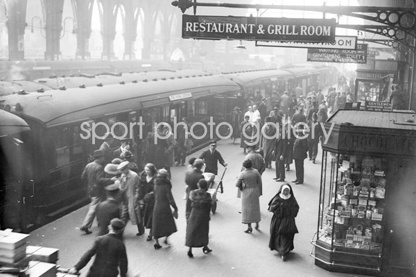 Flying Scotsman at King's Cross Station 1935