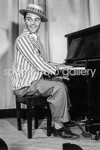 Lemmon Plays Piano
