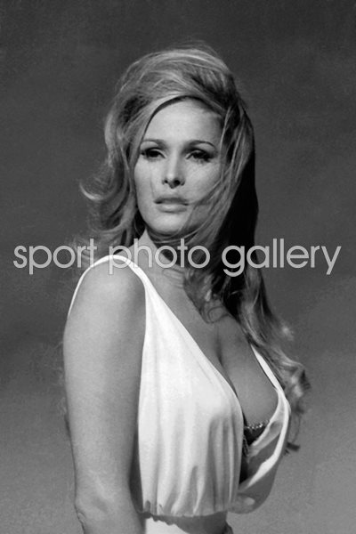 Ursula Andress 1964