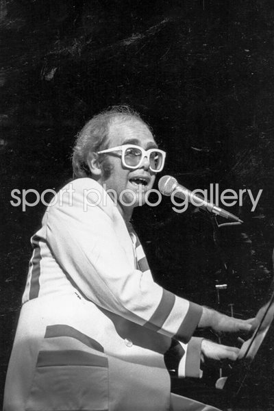 Elton John 1977