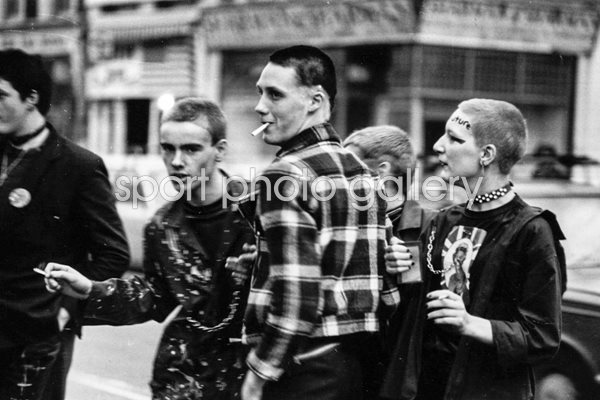 Punk Clubbers 1977