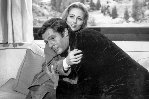 Faye Dunaway and Marcello Mastroianni in Amanti