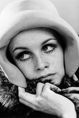 Twiggy models felt cloche hat