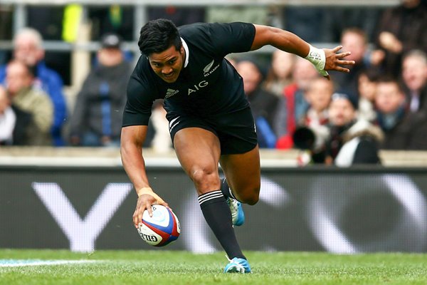 Julian Savea New Zealand scores v England Twickenham 2013