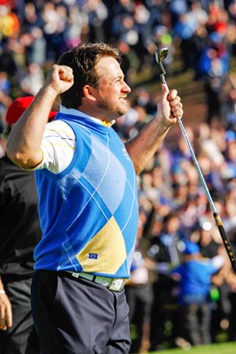 Graeme McDowell celebrates Winning Point