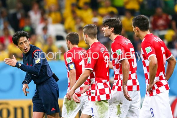 Croatian players v referee 2014 World Cup