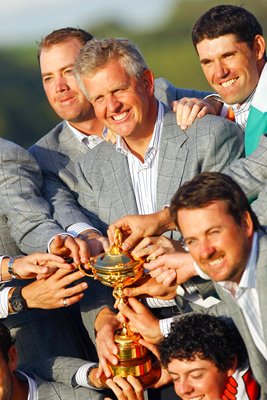 Monty and players celebrate with trophy