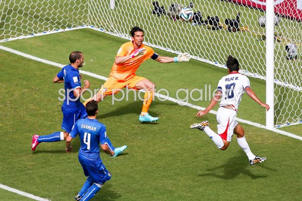  Bryan Ruiz of Costa Rica v Italy 2014 World Cup
