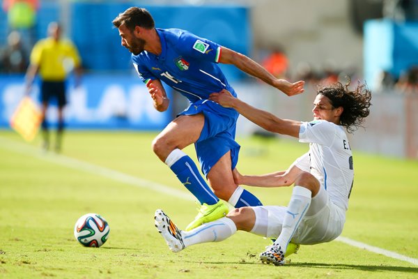 Edinson Cavani v Andrea Barzagli 2014 World Cup