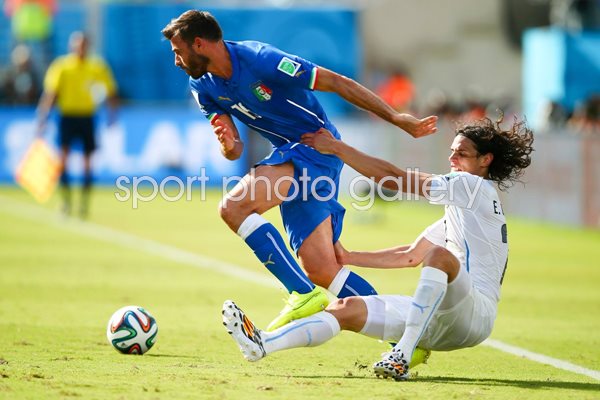 Edinson Cavani v Andrea Barzagli 2014 World Cup