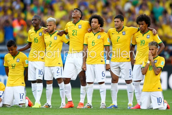 Brazil players v Chile 2014 World Cup