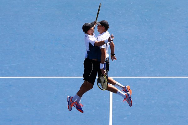  Bob Bryan and Mike Bryan celebrate 2014 US Open