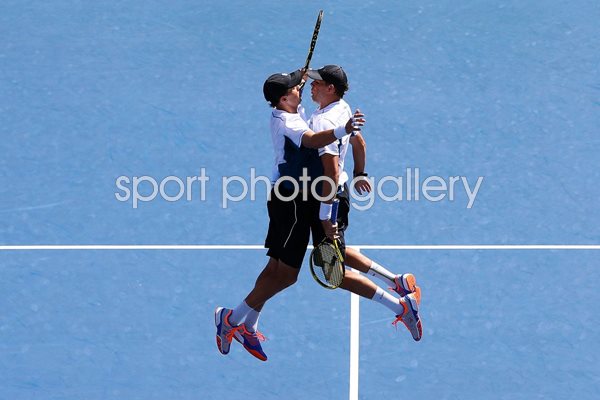 Bob Bryan and Mike Bryan celebrate 2014 US Open