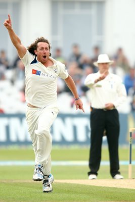  Ryan Sidebottom Celebrates Taking Wicket Of Chris Read