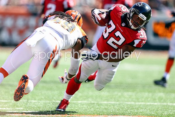 Emmanuel Lamur Bengals hits Jacquizz Rodgers Falcons