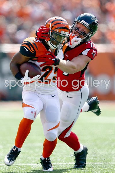 Kroy Biermann Falcons tackles Giovani Bernard Bengals