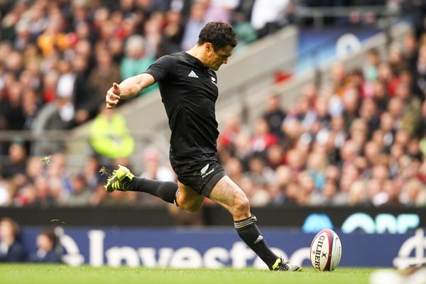 Daniel Carter of New Zealand kicks the conversion 