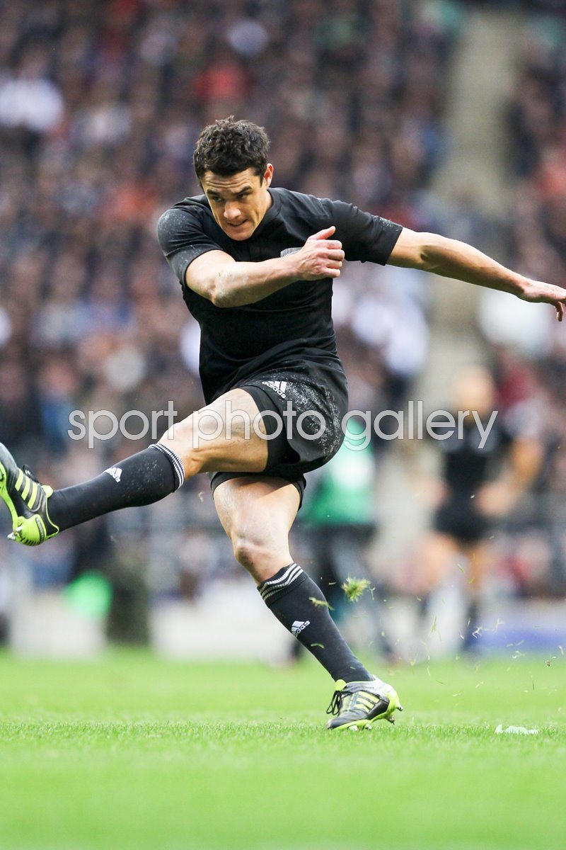 967 New Zealand Dan Carter Kicks Stock Photos, High-Res Pictures