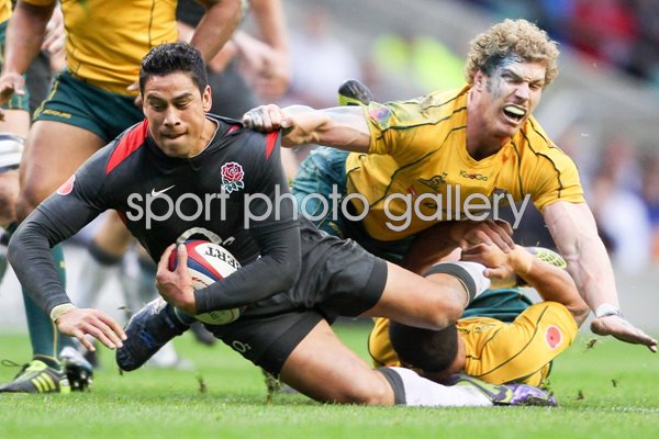 Shontayne Hape tackled by David Pocock