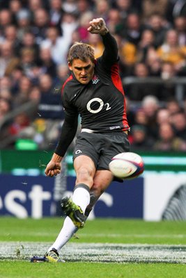 Toby Flood kicks penalty v Australia