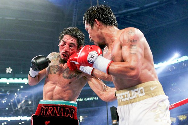 Manny Pacquiao lands v Antonio Margarito